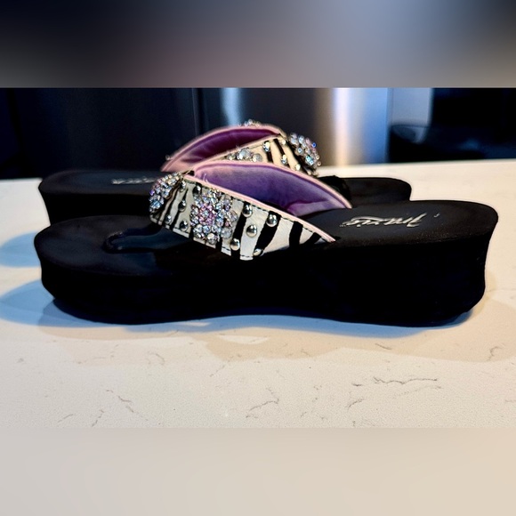 Grazie Leather Animal Print/ Pink/ white Rhinestone details Sandals size 8.5 - Picture 4 of 8